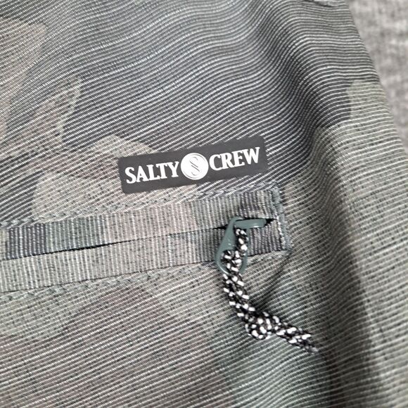 SALTY CREW Mens Shorts Sz 32 Hybrid CAMO Striped Walking Swim Casual Golf Fish - Picture 12 of 12